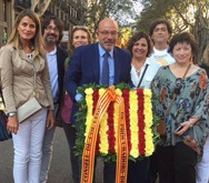 EL CONSELL PARTICIPA EN L´OFRENA FLORAL A RAFAEL CASANOVA