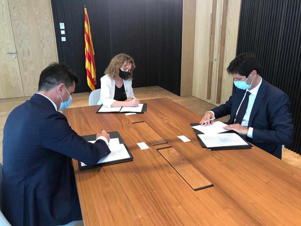 El Consell de Procuradors de Catalunya firma un acuerdo de mejoras en la asistencia jurídica gratuita con el Departamento de Justicia y el Consejo de la Abogacía